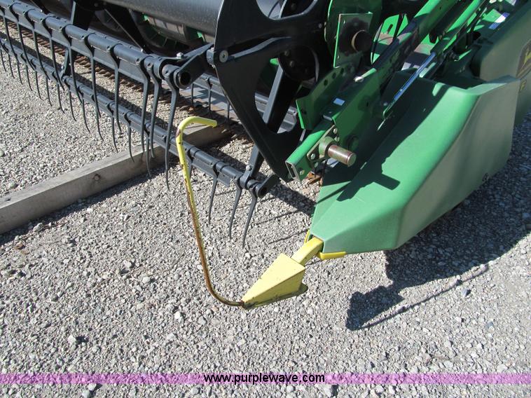 image for item I9796 2001 John Deere 930F 30' flex header