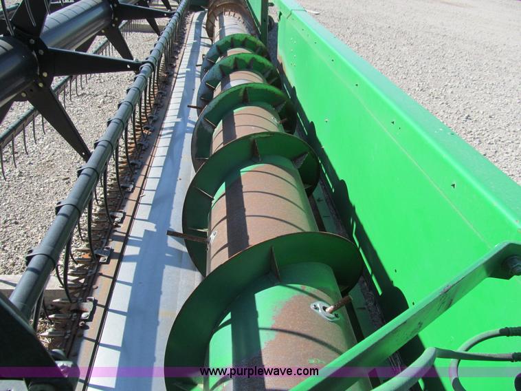 image for item I9796 2001 John Deere 930F 30' flex header