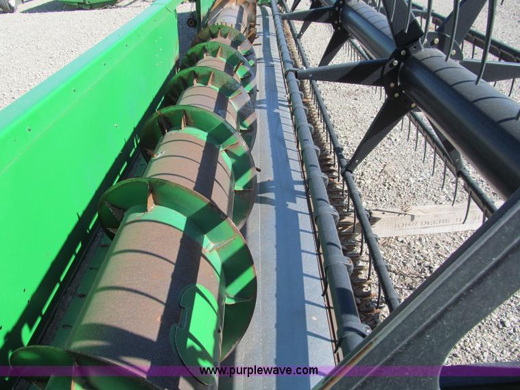 image for item I9796 2001 John Deere 930F 30' flex header
