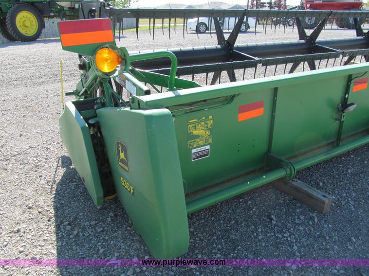 image for item I9796 2001 John Deere 930F 30' flex header