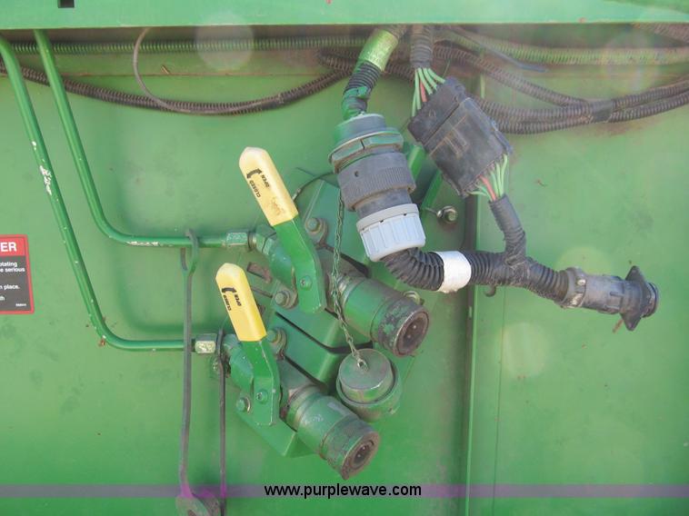 image for item I9796 2001 John Deere 930F 30' flex header