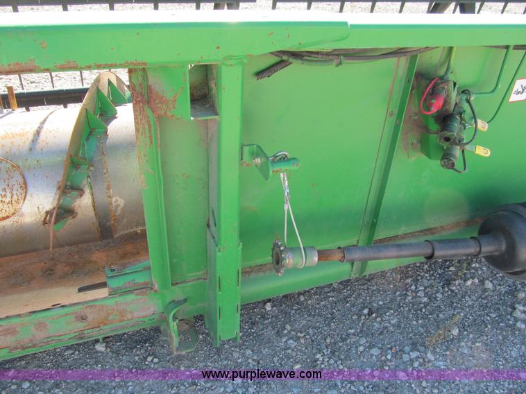 image for item I9796 2001 John Deere 930F 30' flex header
