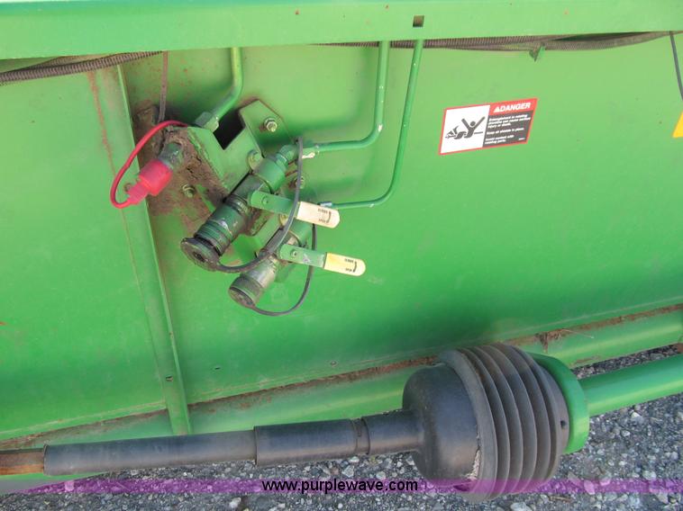 image for item I9796 2001 John Deere 930F 30' flex header