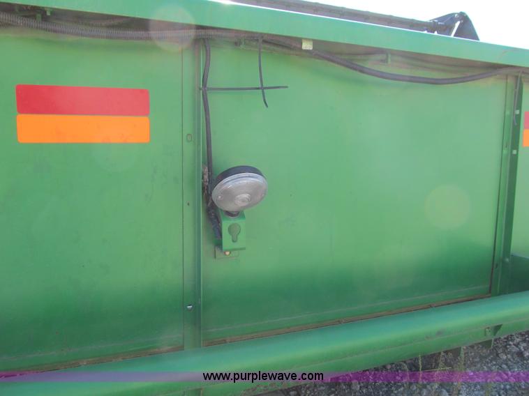 image for item I9796 2001 John Deere 930F 30' flex header