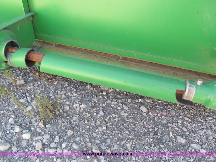 image for item I9796 2001 John Deere 930F 30' flex header