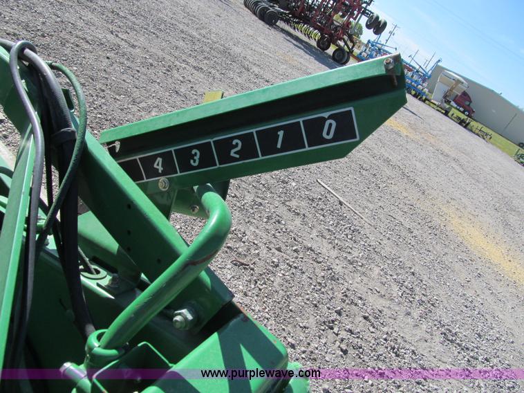 image for item I9796 2001 John Deere 930F 30' flex header