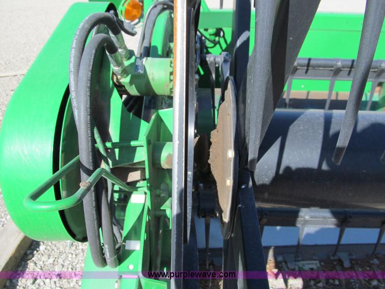 image for item I9796 2001 John Deere 930F 30' flex header