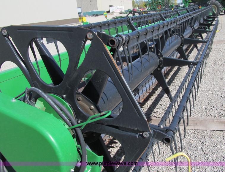 image for item I9796 2001 John Deere 930F 30' flex header