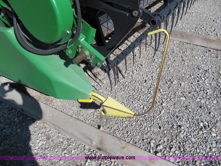 image for item I9796 2001 John Deere 930F 30' flex header