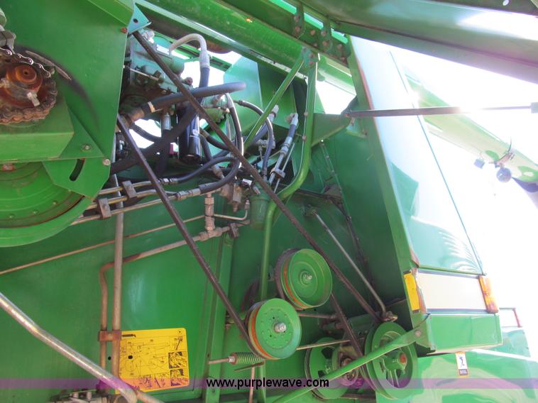 image for item I9797 1990 John Deere 9600 combine