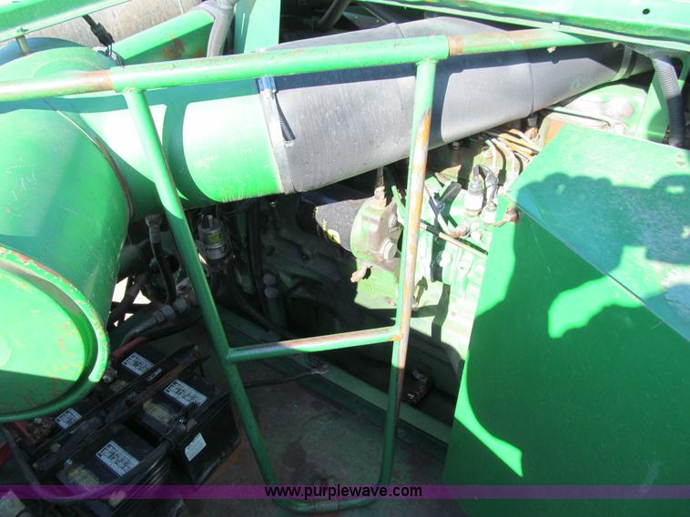 image for item I9797 1990 John Deere 9600 combine