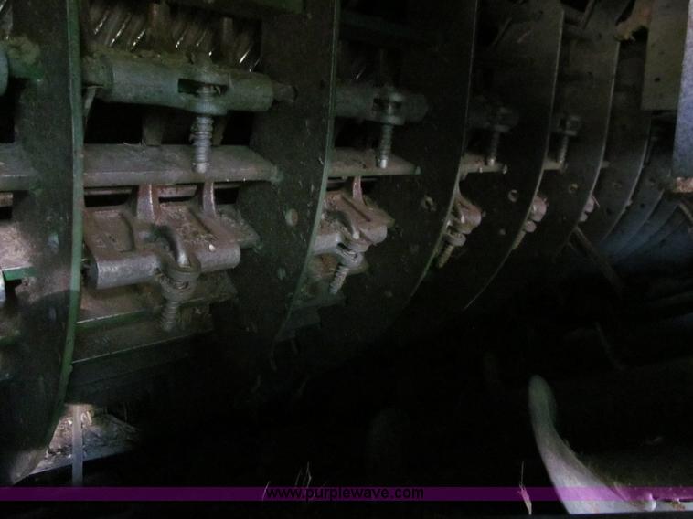 image for item I9797 1990 John Deere 9600 combine