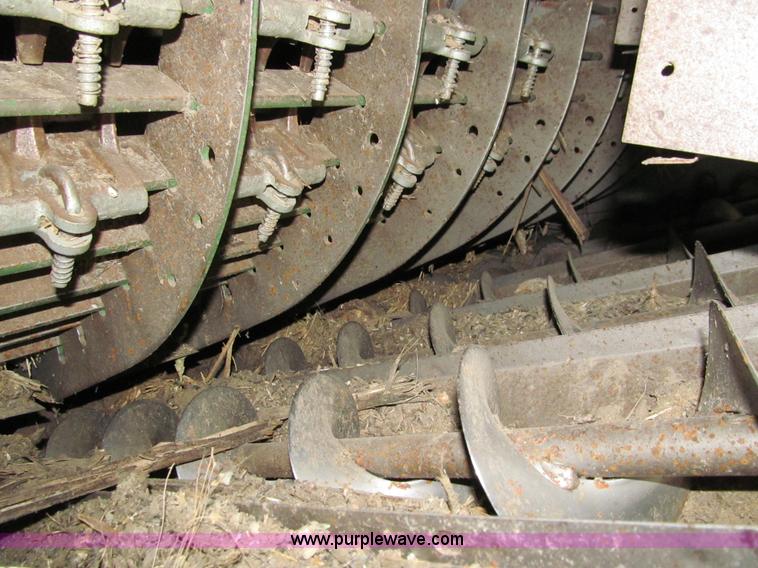 image for item I9797 1990 John Deere 9600 combine