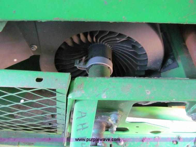 image for item I9797 1990 John Deere 9600 combine