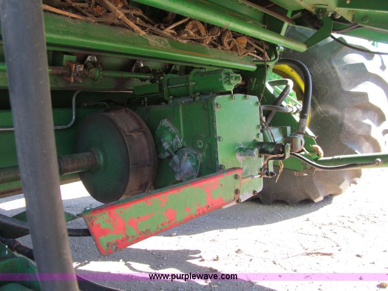 image for item I9797 1990 John Deere 9600 combine