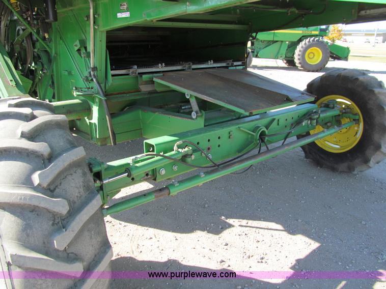 image for item I9797 1990 John Deere 9600 combine