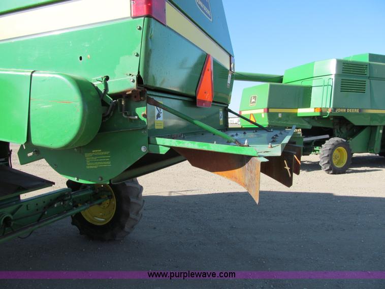image for item I9797 1990 John Deere 9600 combine