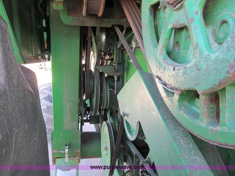 image for item I9797 1990 John Deere 9600 combine