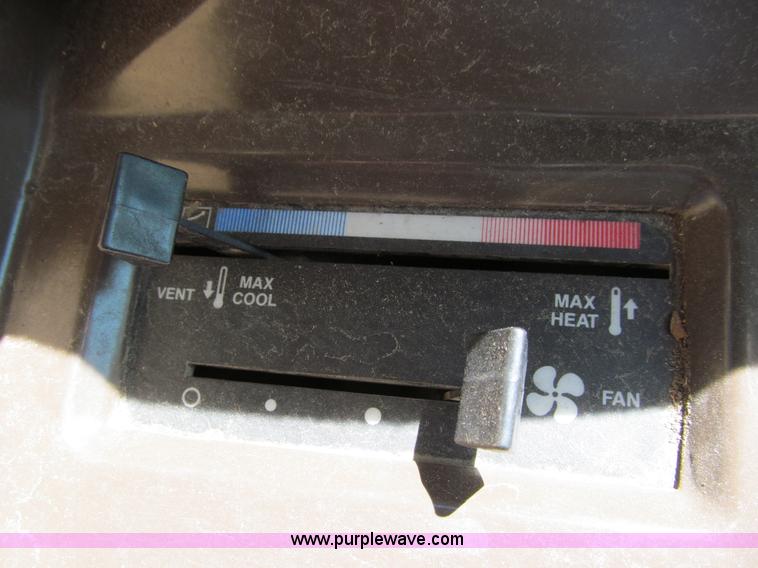 image for item I9797 1990 John Deere 9600 combine