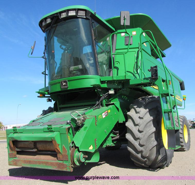 image for item I9798 2001 John Deere 9750 STS combine