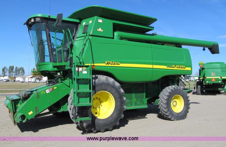 image for item I9798 2001 John Deere 9750 STS combine