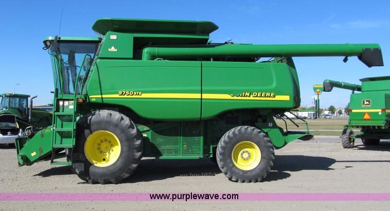 image for item I9798 2001 John Deere 9750 STS combine