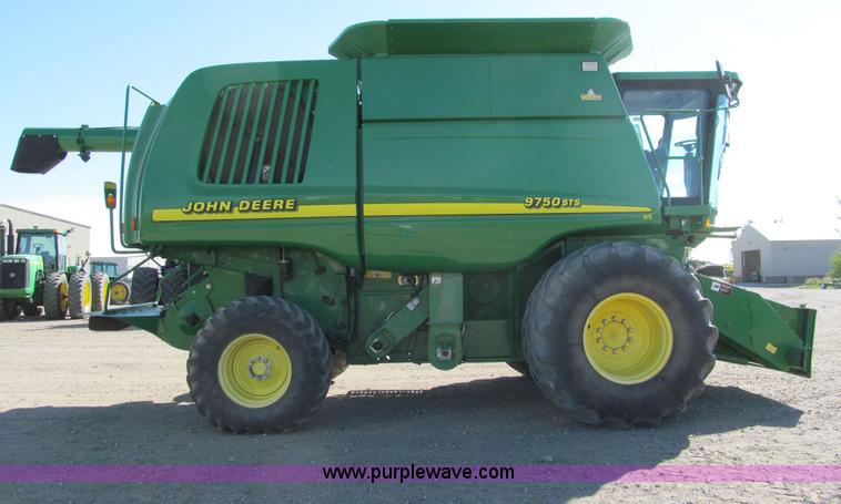 image for item I9798 2001 John Deere 9750 STS combine