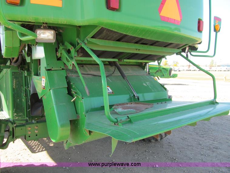 image for item I9798 2001 John Deere 9750 STS combine