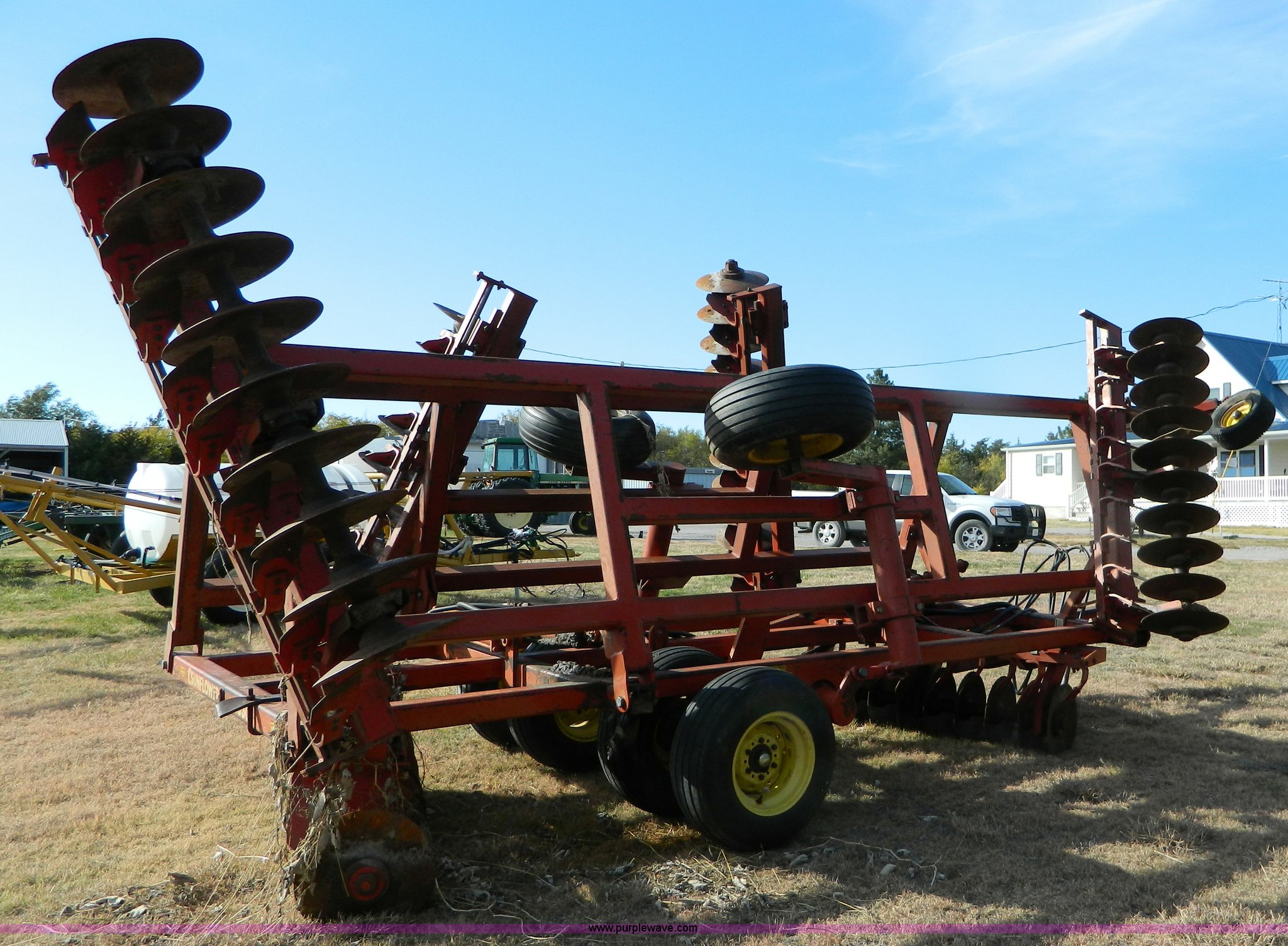 Sunflower 1330 20' disk in Stockton, KS Item G7510 sold Purple Wave