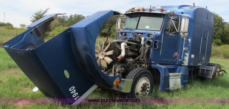 image for item B4501 1999 Peterbilt 377 semi truck