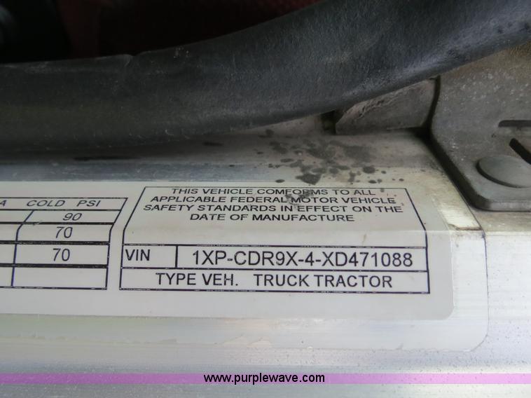 image for item B4501 1999 Peterbilt 377 semi truck