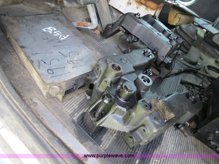 image for item B4501 1999 Peterbilt 377 semi truck