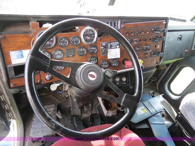 image for item B4501 1999 Peterbilt 377 semi truck