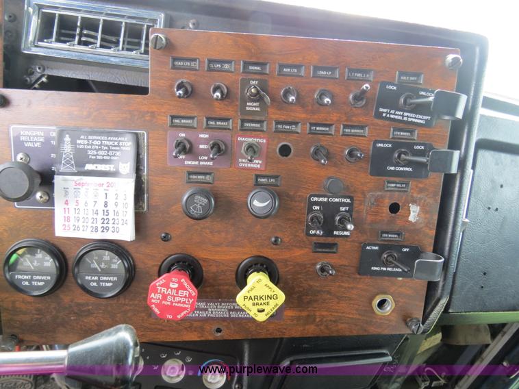 image for item B4501 1999 Peterbilt 377 semi truck