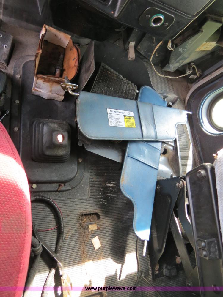 image for item B4501 1999 Peterbilt 377 semi truck