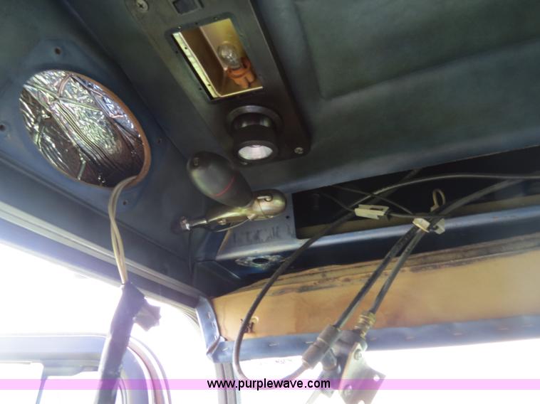 image for item B4501 1999 Peterbilt 377 semi truck