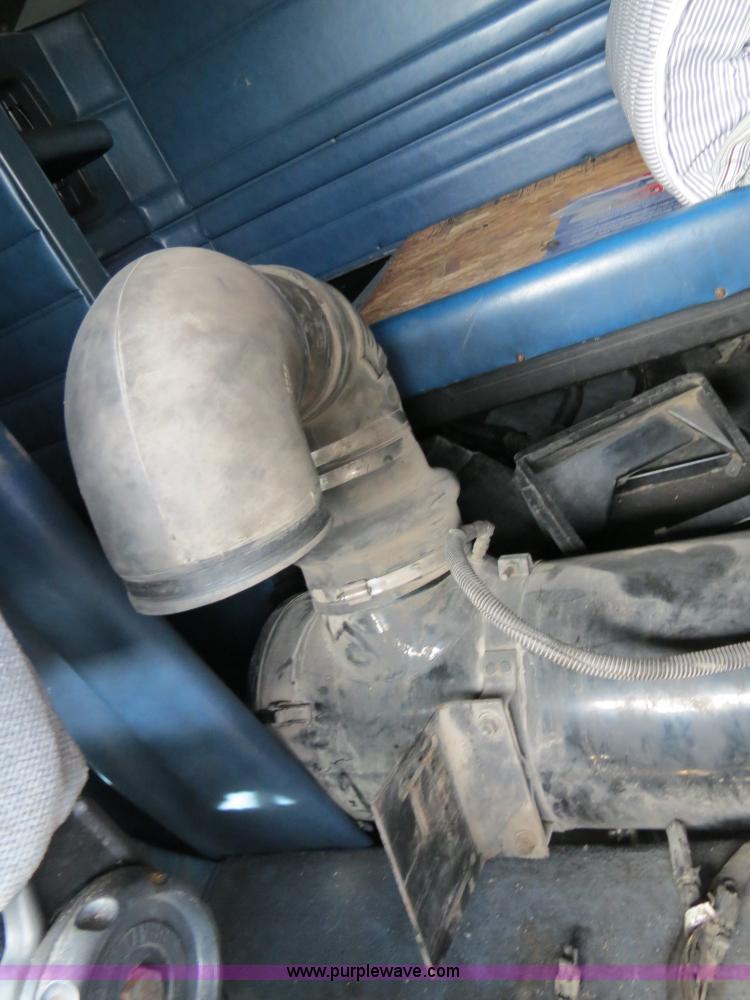 image for item B4501 1999 Peterbilt 377 semi truck