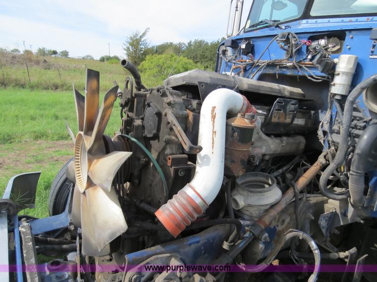 image for item B4501 1999 Peterbilt 377 semi truck