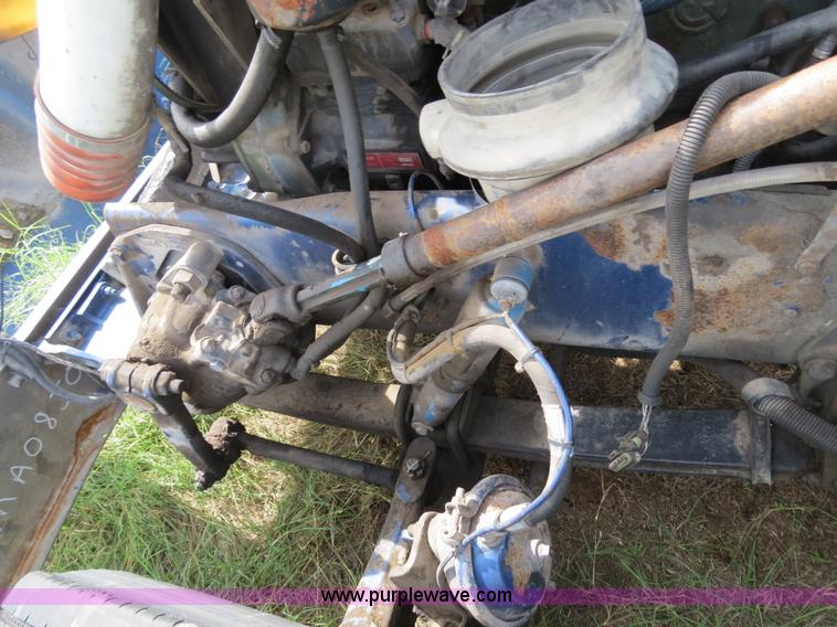 image for item B4501 1999 Peterbilt 377 semi truck