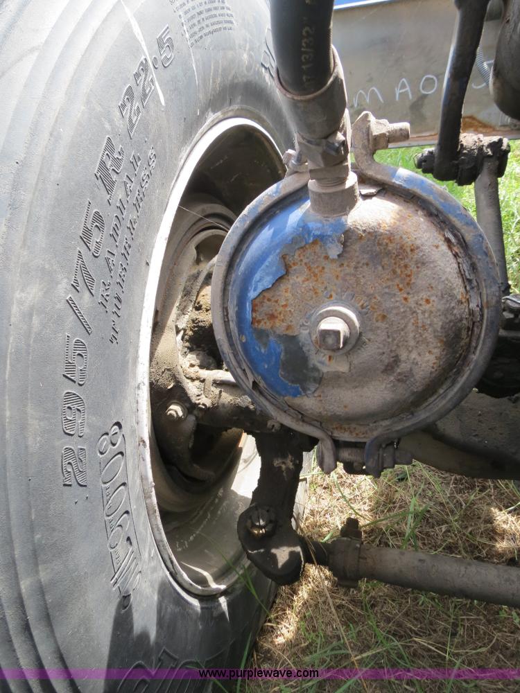 image for item B4501 1999 Peterbilt 377 semi truck