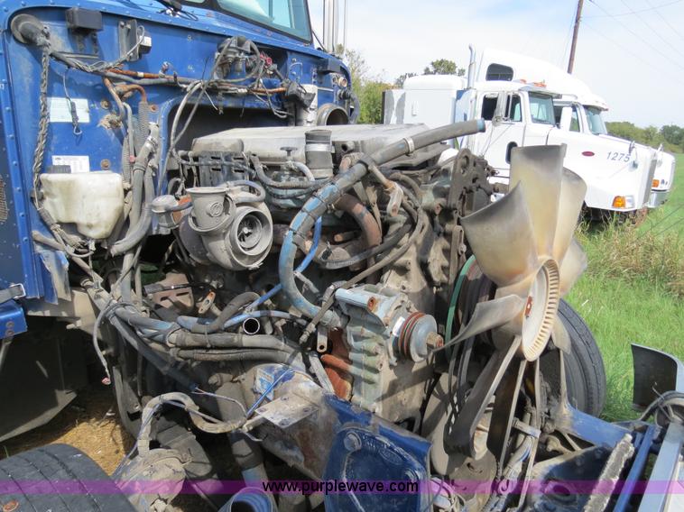 image for item B4501 1999 Peterbilt 377 semi truck