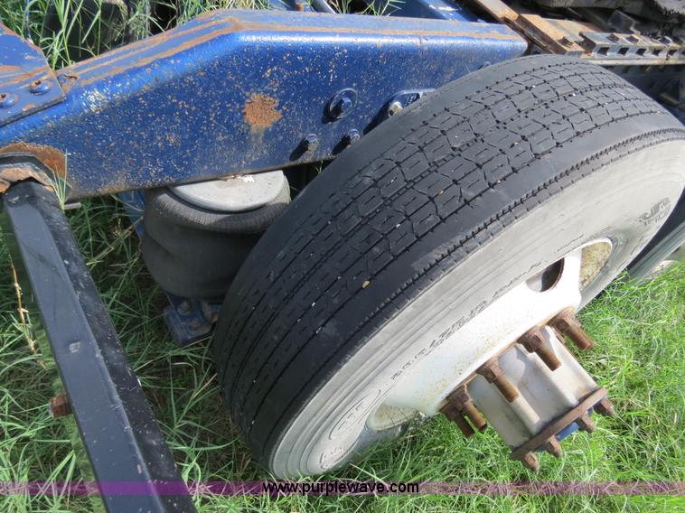 image for item B4501 1999 Peterbilt 377 semi truck