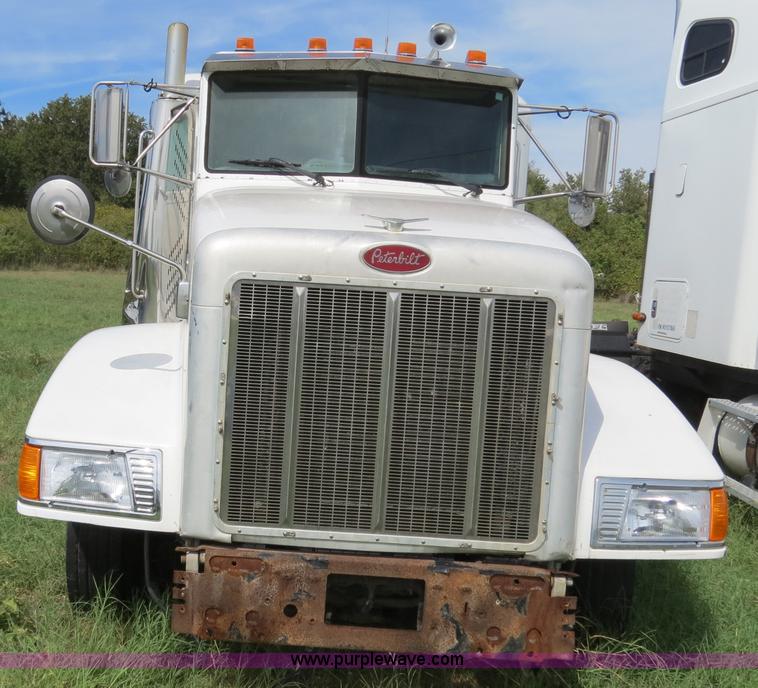 image for item B4502 2000 Peterbilt 377 semi truck