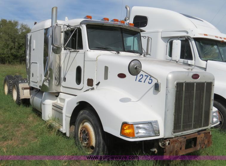image for item B4502 2000 Peterbilt 377 semi truck