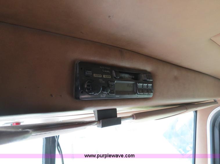 image for item B4502 2000 Peterbilt 377 semi truck