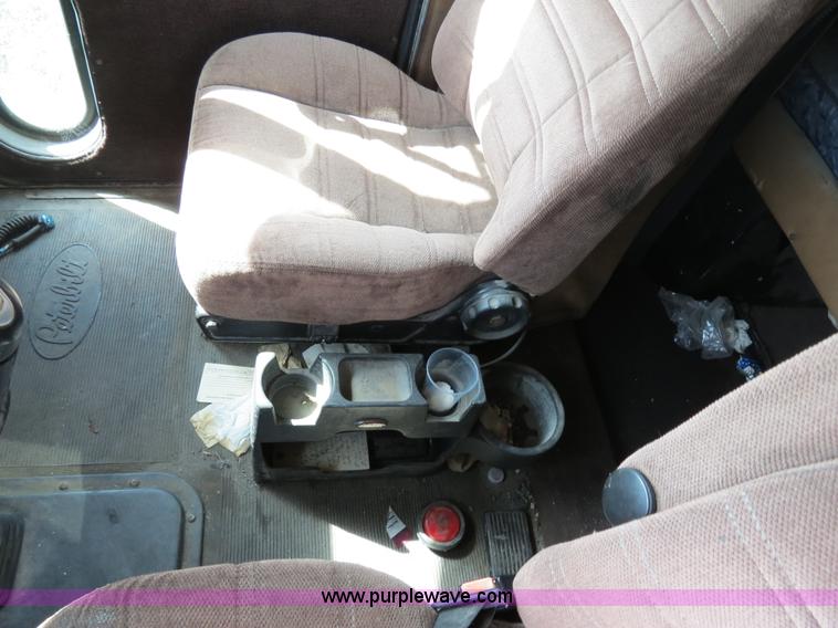 image for item B4502 2000 Peterbilt 377 semi truck