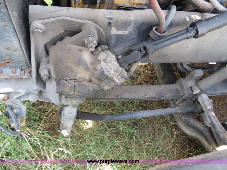 image for item B4502 2000 Peterbilt 377 semi truck