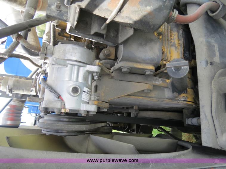 image for item B4502 2000 Peterbilt 377 semi truck