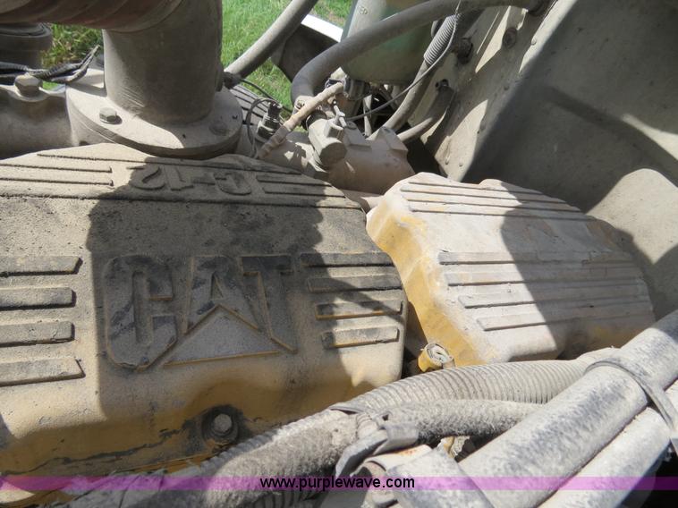 image for item B4502 2000 Peterbilt 377 semi truck