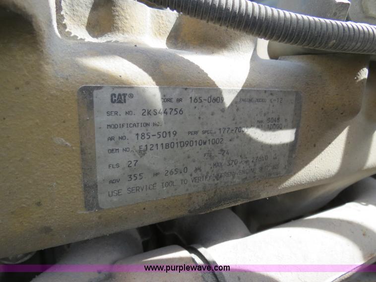 image for item B4502 2000 Peterbilt 377 semi truck